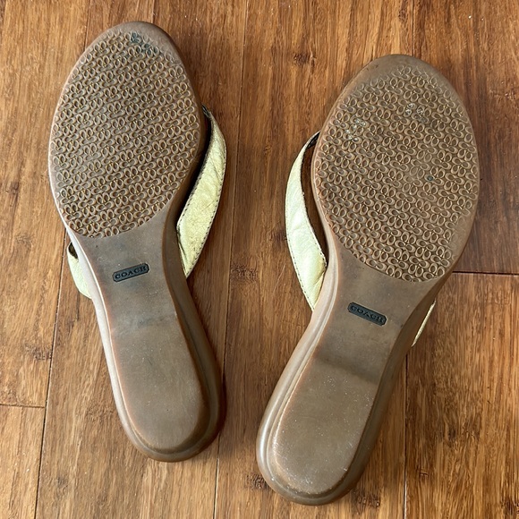 Coach Gold Logo Kristin Sandals size 6 - Picture 4 of 4